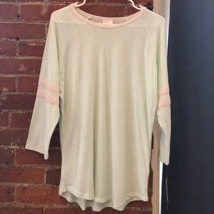 Lularoe Randy tee